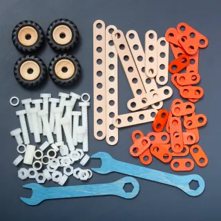 Dřevěná šroubovací stavebnice - Formule