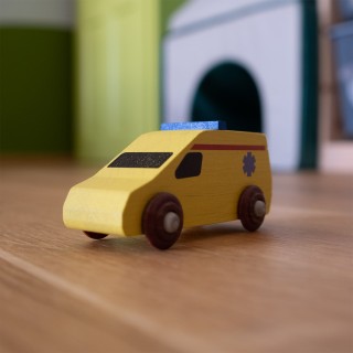 Dřevěné autíčko - sanitka