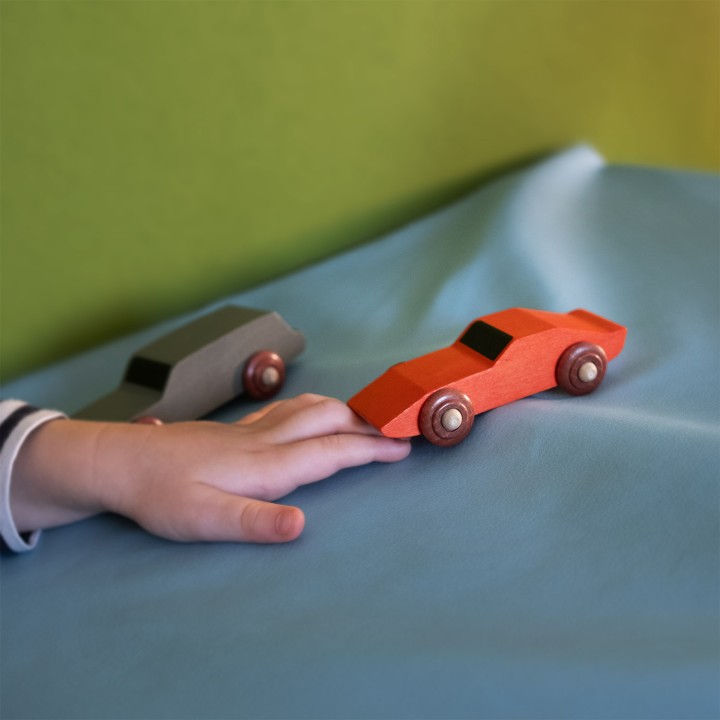 Dřevěné auto - červené