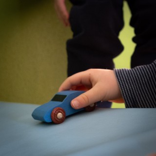 Dřevěné auto - modré