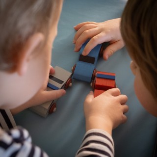 Dřevěné auto - žluté