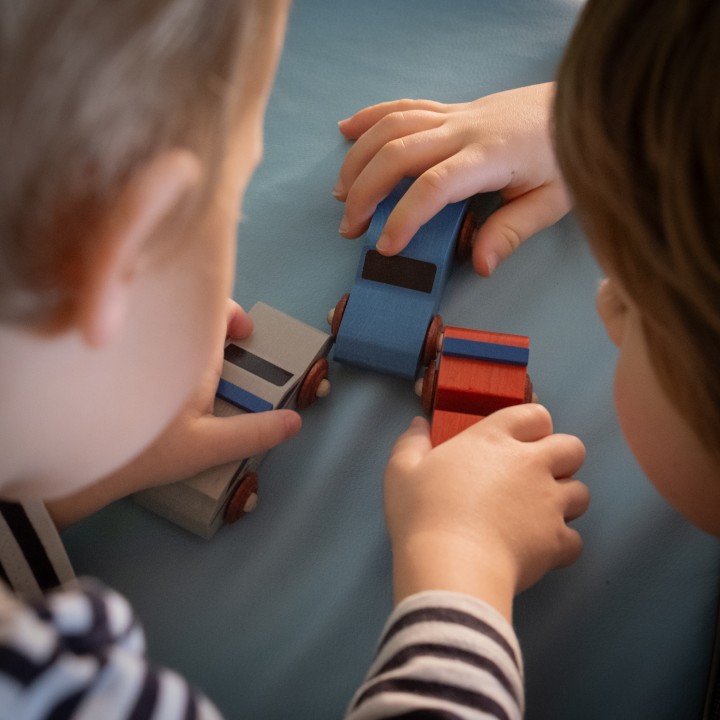 Dřevěné auto - žluté