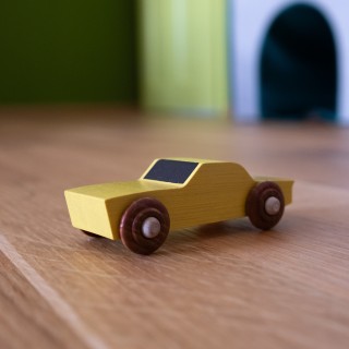 Dřevěné auto - žluté