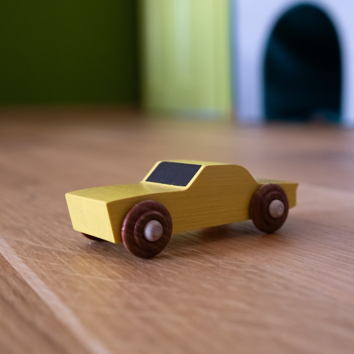 Dřevěné auto - žluté