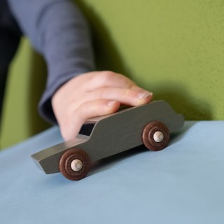 Dřevěné auto - šedé